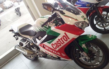 Honda VFR800 Castrol