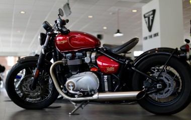 Triumph Bobber Candy Red