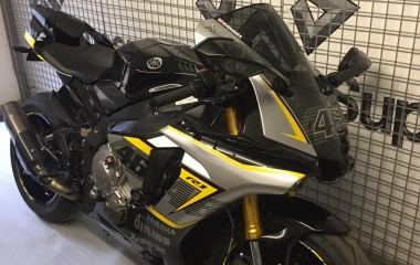 Yamaha R1 46 Black