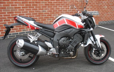 Yamaha Fazer Akai Cols