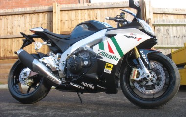 Black Aprilia RSV4