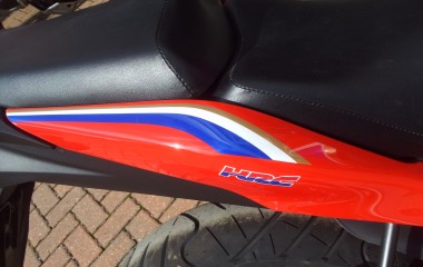 Honda CBR125R Red Blade Firebalde