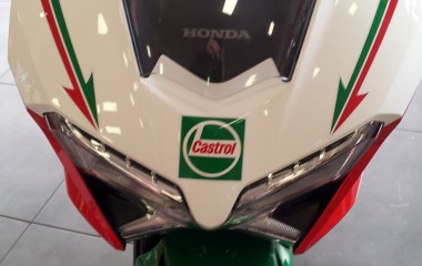 Honda VFR800 Castrol White red green