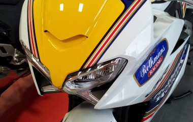 Honda VFR800 Rothmans white blue yellow classic paint