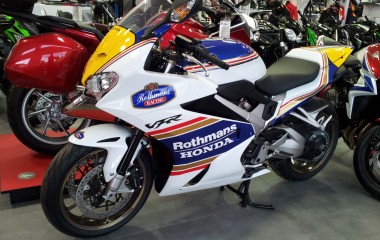 Honda VFR800 Rothmans white blue yellow classic paint