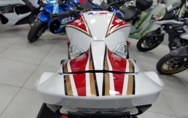 Suzuki GSX-S 750 Schwantz Lucky Strike red white 