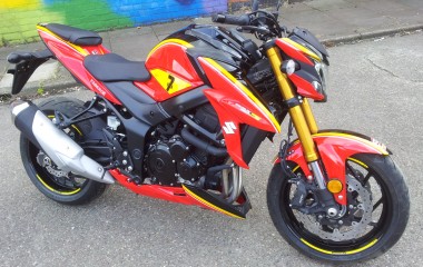 Suzuki GSX750 Heron black red yellow Barry Sheene 7