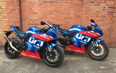 Suzuki GSXR1000 TT red blue Dunlop