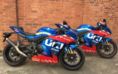 Suzuki GSXR1000 TT red blue Dunlop