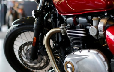 Triumph Bobber Candy Red custom