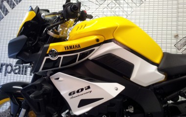 Yamaha MT-10 yellow black speed blocks Kenny Roberts 