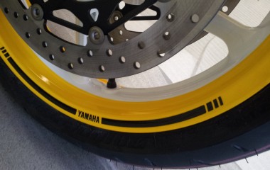 Yamaha MT-10 yellow black speed blocks Kenny Roberts 