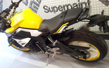 Yamaha MT-10 yellow black speed blocks Kenny Roberts 