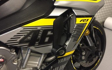 Yamaha R1 46 Black Rossi