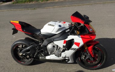 Yamaha R1 Marlboro red white 