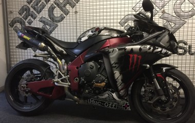 Yamaha R1 Winter Red Camo