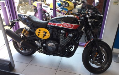 Yamaha XJR Racer Red Black Akai Barry Sheene