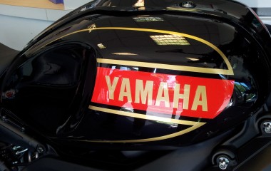 Yamaha XSR Retro Race Design black red gold 