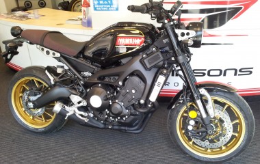 Yamaha XSR Retro Race Design black red gold 