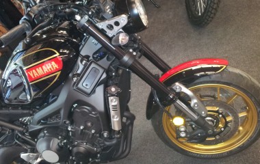 Yamaha XSR Retro Race Design black red gold 