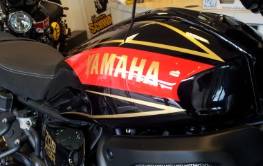 Yamaha XSR Retro Race Design black red gold 