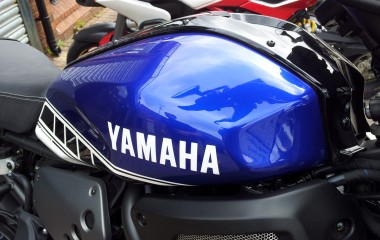 Yamaha XSR Anniversary Blue white speed block kenny roberts