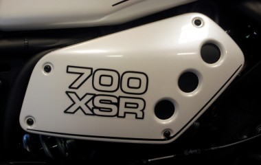 Yamaha xsr700 Retro Race Design White