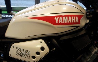 Yamaha xsr700 Retro Race Design White