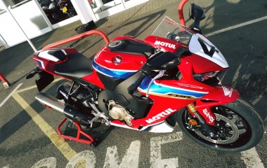 Honda CBR1000RR TT red blue white gold TT Legends 