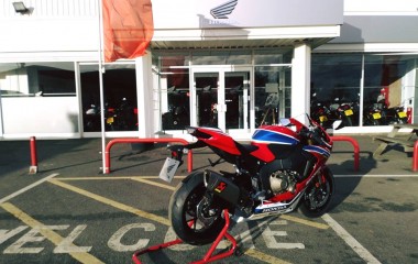 Honda CBR1000RR TT red blue white gold TT Legends 