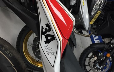 Suzuki GSXR1000 Lucky Strike 93 white red Kevein Schwantz Classic Motogp